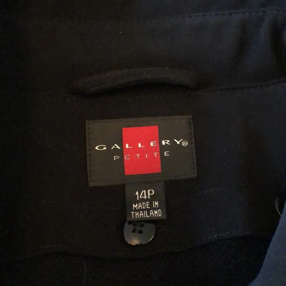 Full length Gallery Coat. Barely worn. - Picture 4 of 6